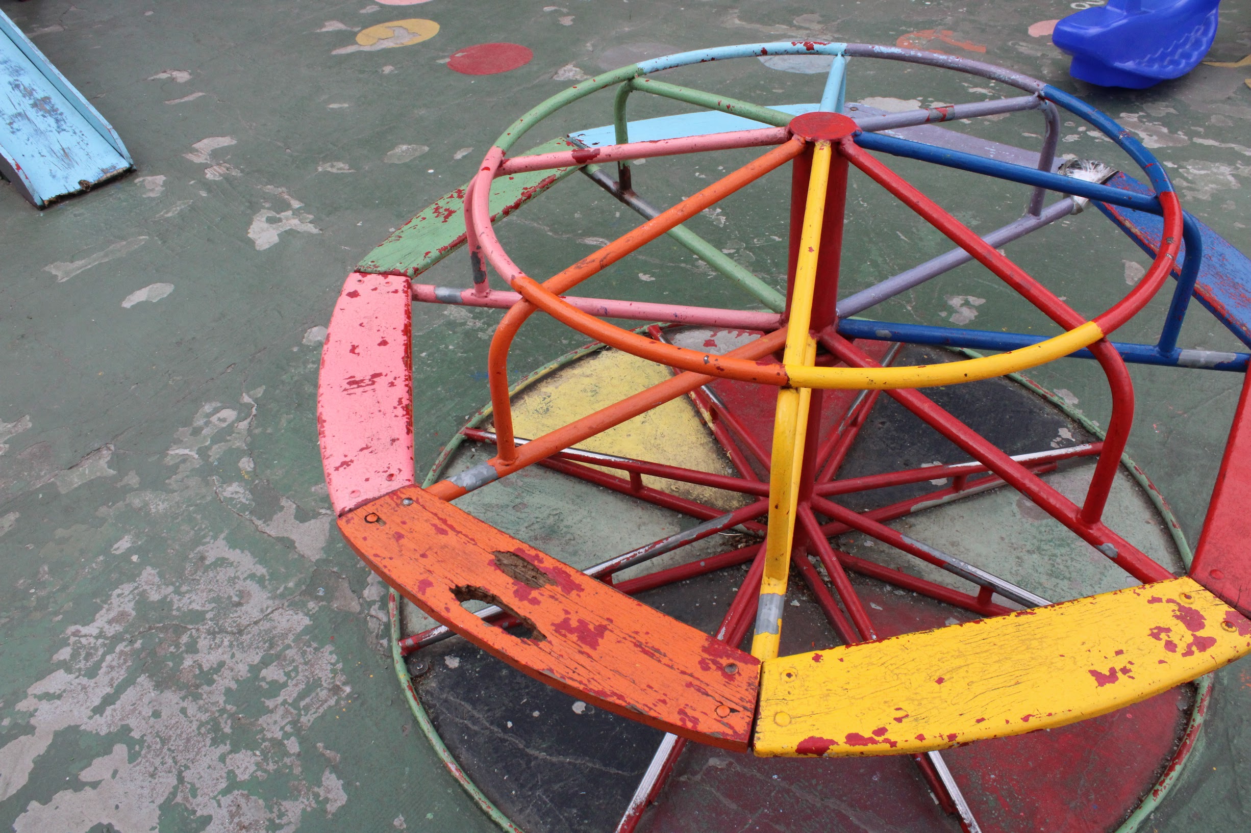 DENÚNCIA: escola infantil abandonada na zona leste da capital