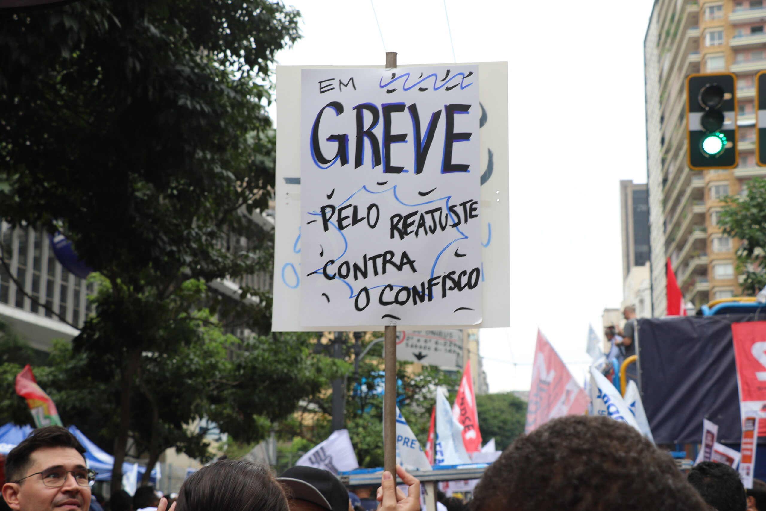 As nefastas consequências do confisco de 14%