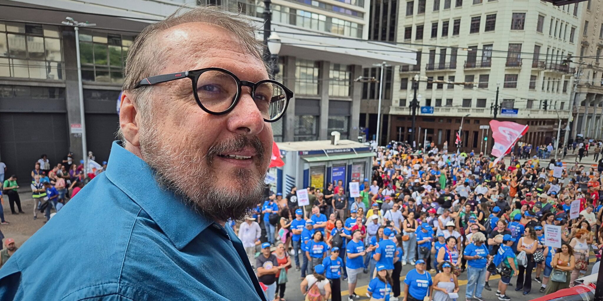 Toninho Vespoli apoia greve dos professores